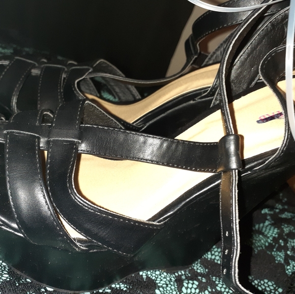 Heels - Picture 2 of 2